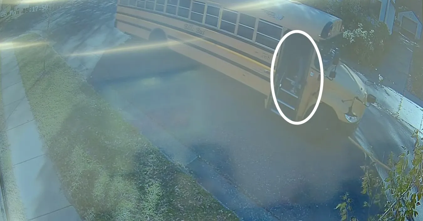 Minnesota Hero Jumps Onto Runaway School Bus and Saves 18 Children After Driver Suffers Medical Emergency