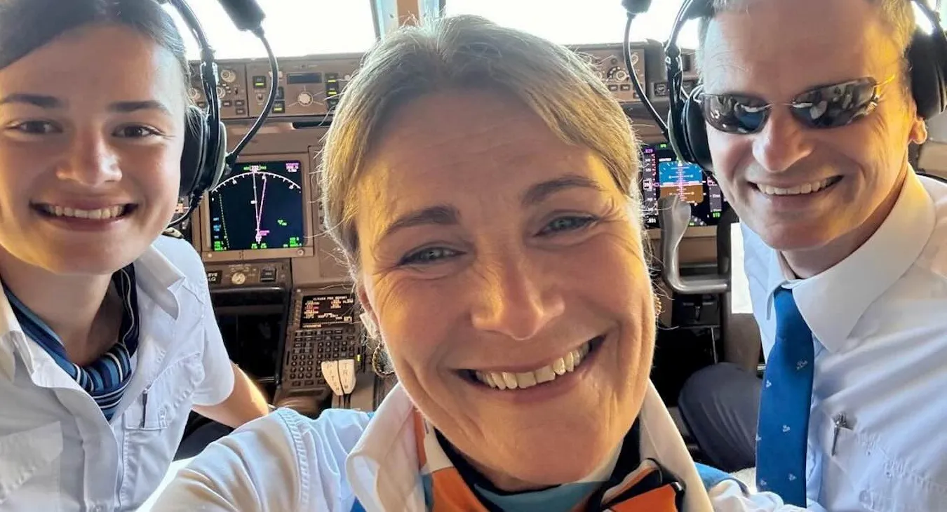 Inspiring Aviation Legacy: Daughter Co-Pilots Commercial Flight Alongside Captain Father and Cabin Crew Mother